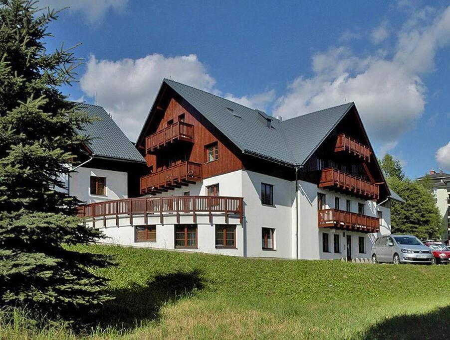 Apartman Mila Eterna II Рокитніце-над-Їзероу Екстер'єр фото