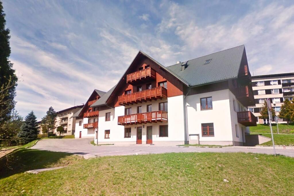 Apartman Mila Eterna II Рокитніце-над-Їзероу Екстер'єр фото